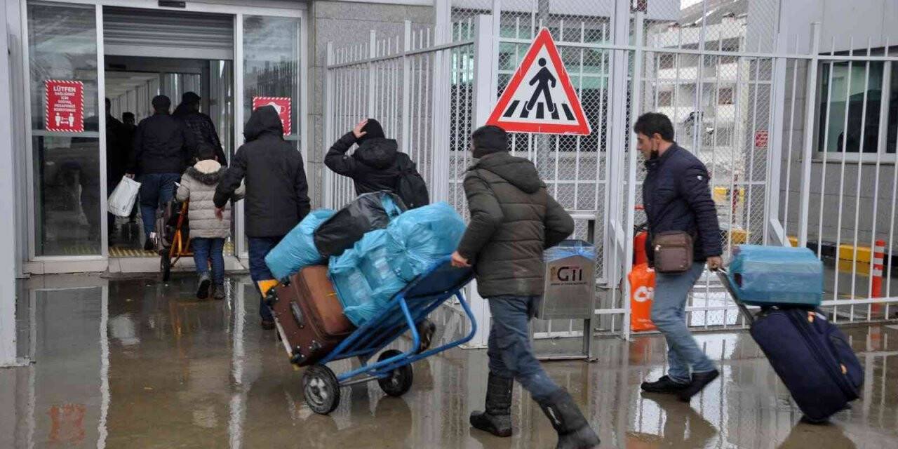 Esendere Sınır Kapısı tekrar geçişlere açıldı