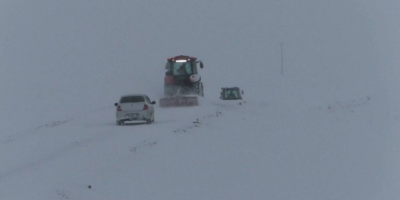Kars’ta tipide mahsur kalan öğretmenler kurtarıldı