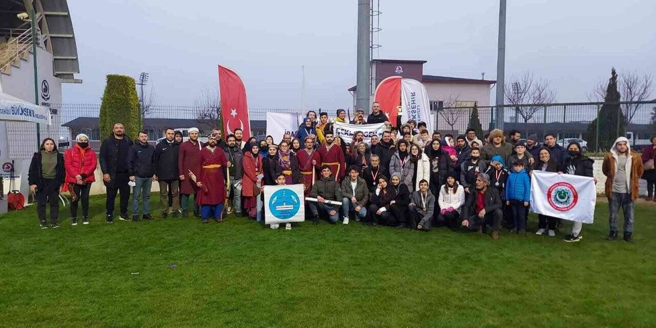 Nazillili okçular Denizli’den madalyalarla döndü