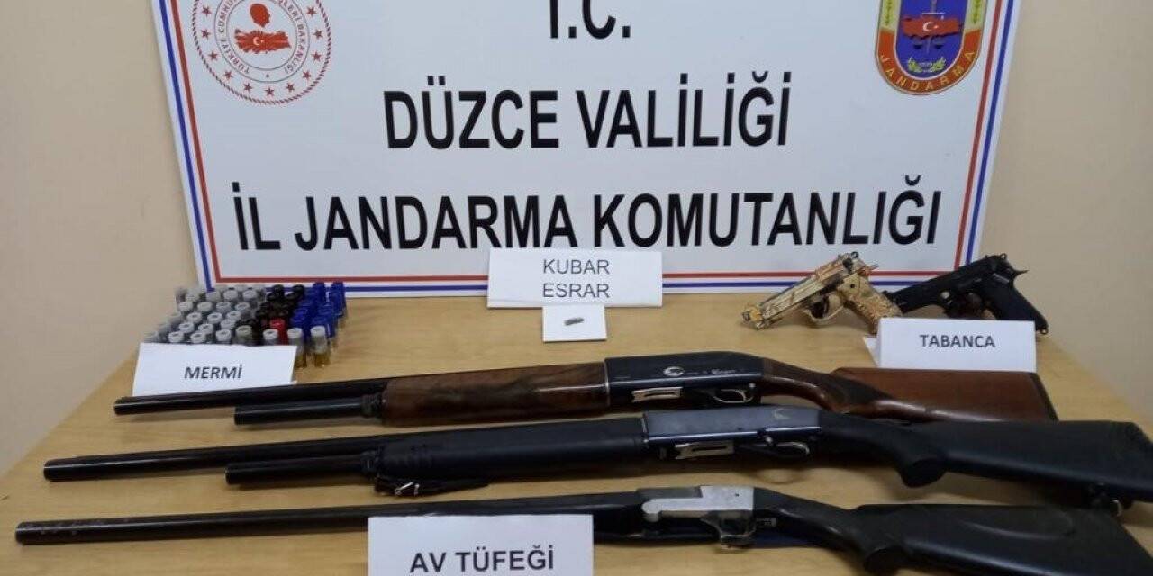 Jandarma baskınında silah, tüfek ve uyuşturucu ele geçirildi