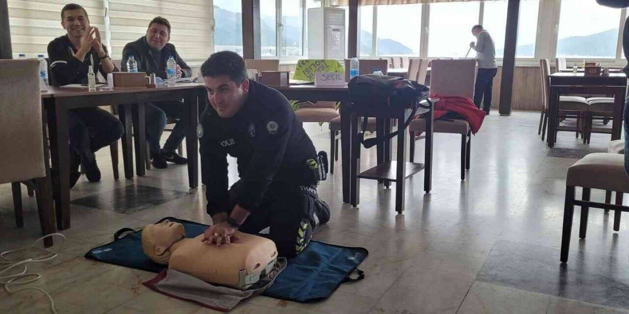 Marmaris trafik polislerine ilk yardım eğitimi verildi
