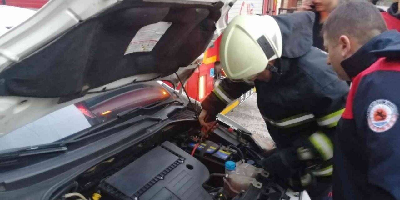 Oto yangını ihbarı itfaiyeyi harekete geçirdi