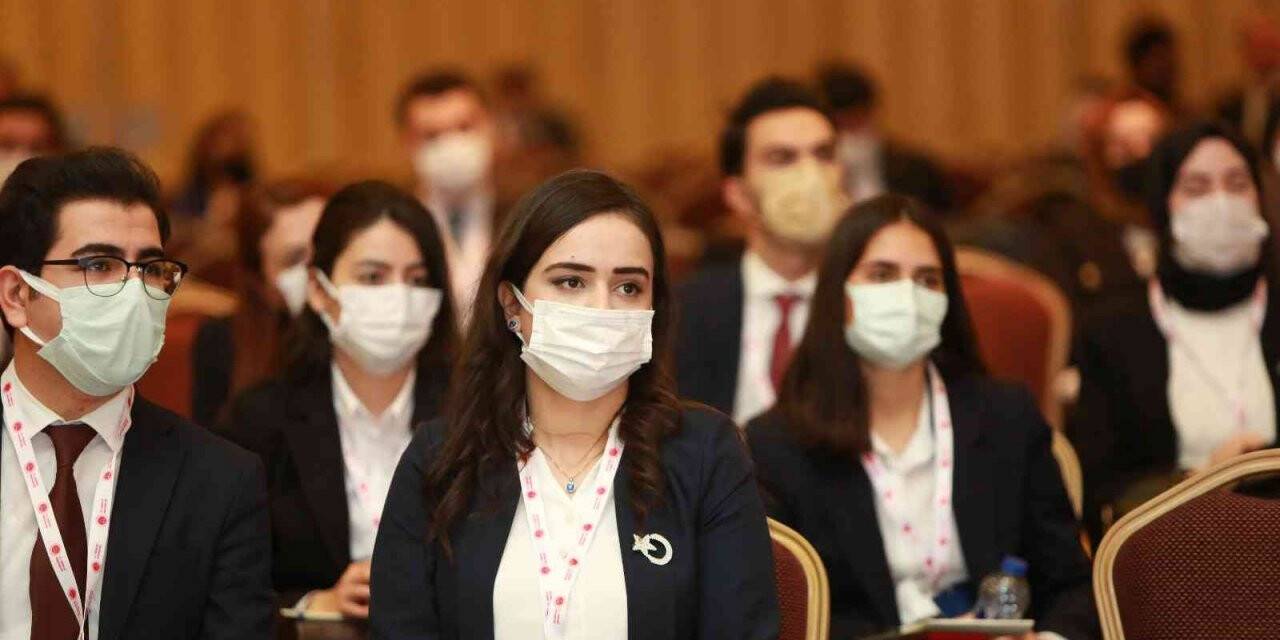 Prof. Dr. Öztürk: "Her hukuk fakültesinde mutlaka bir duruşma salonu olmalıdır"