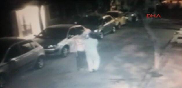 Oyuncunun bıçaklanma anı kamerada! VİDEO