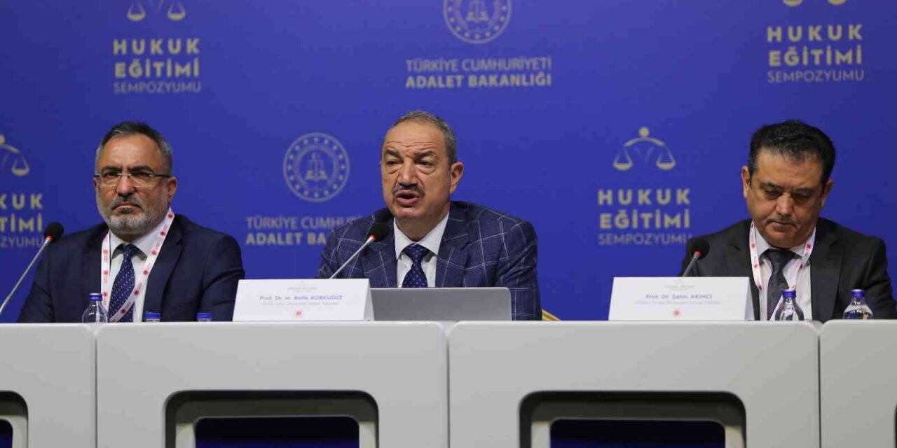 Adalet Bakanlığınca düzenlenen sempozyumda hukuk eğitimi tüm yönleriyle ele alınıyor