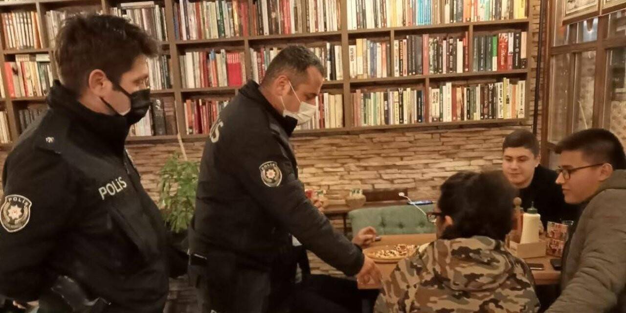 Nallıhan Polisi Gece Denetimlerini Sürdürüyor