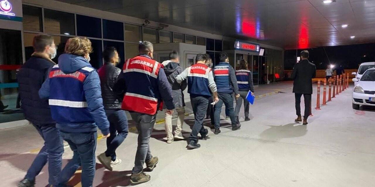 İzmir merkezli 40 ilde FETÖ operasyonu: 60 tutuklama