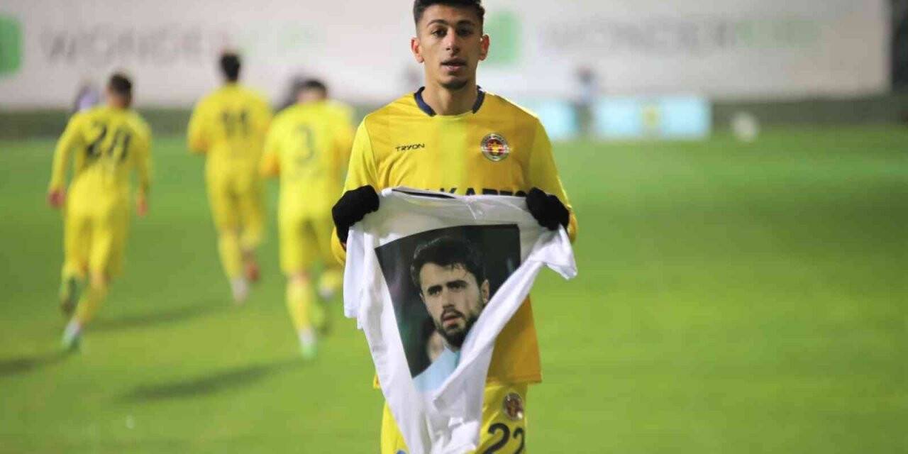 Menemenspor golü attı, Ahmet Çalık’ı andı