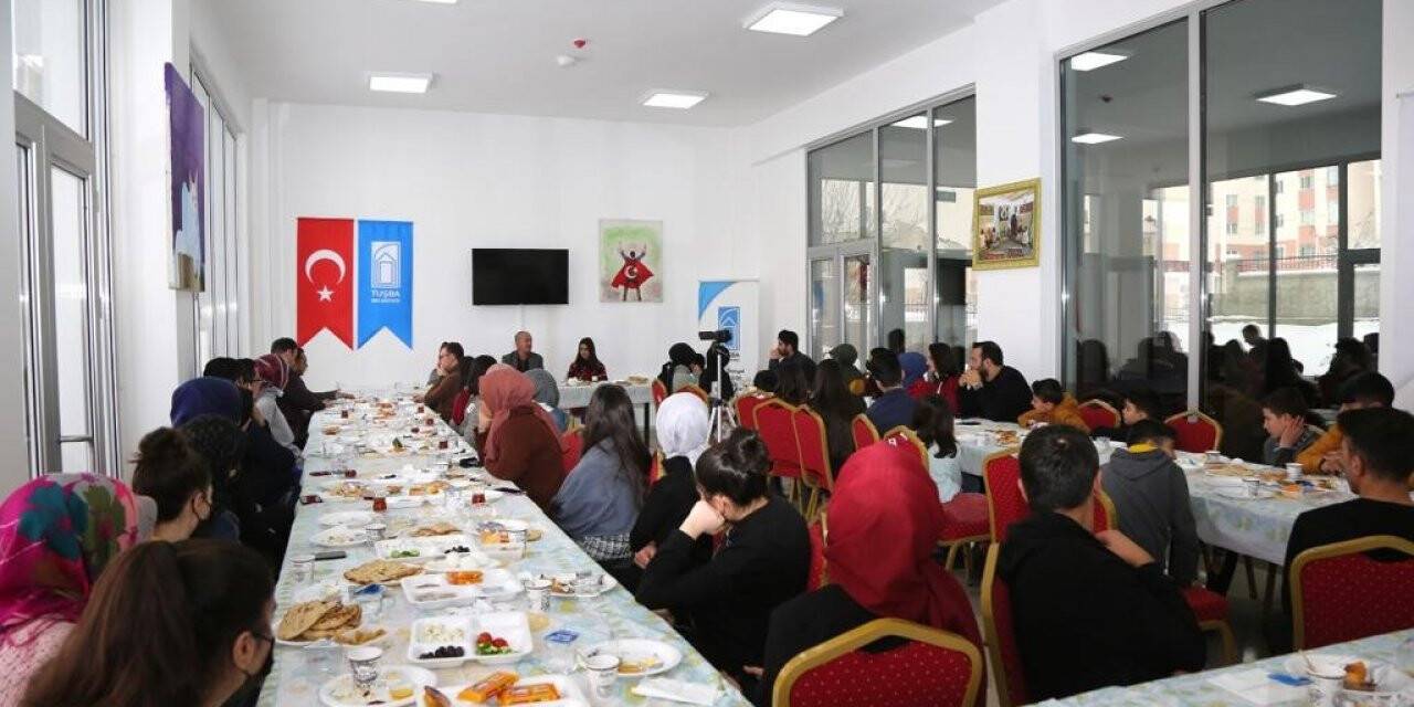 Başkan Akman, gençlerle tecrübe paylaşımında bulundu