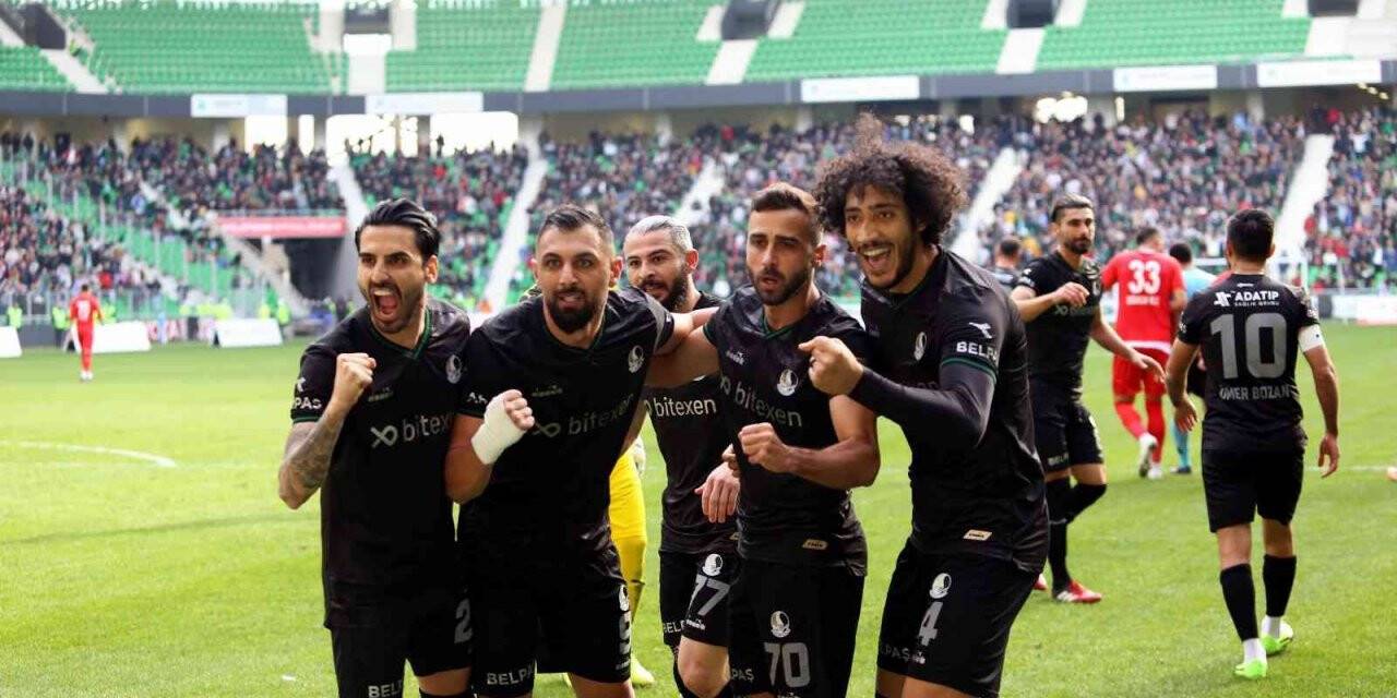 Sakaryaspor, 45 puanla liderliğini koruyor