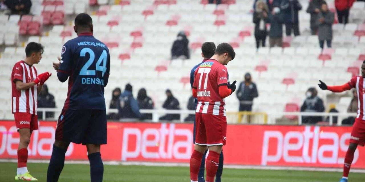 Sivasspor-Trabzonspor maçında Ahmet Çalık anıldı