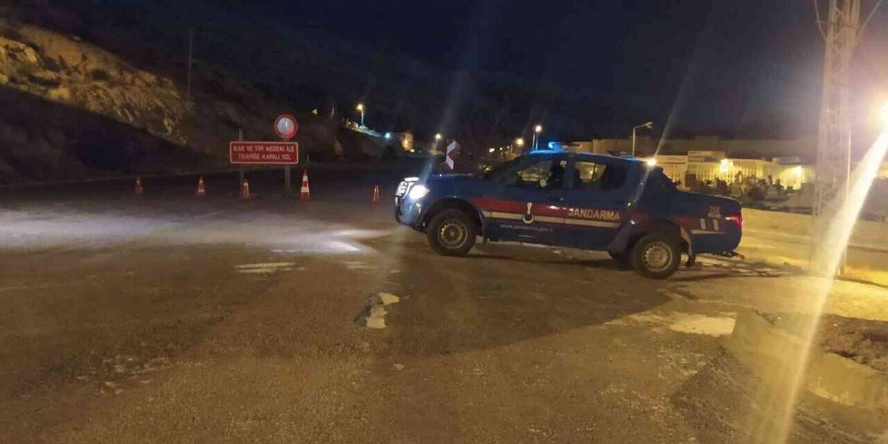 Sivas-Gürün karayolu tipi nedeniyle ulaşıma kapatıldı