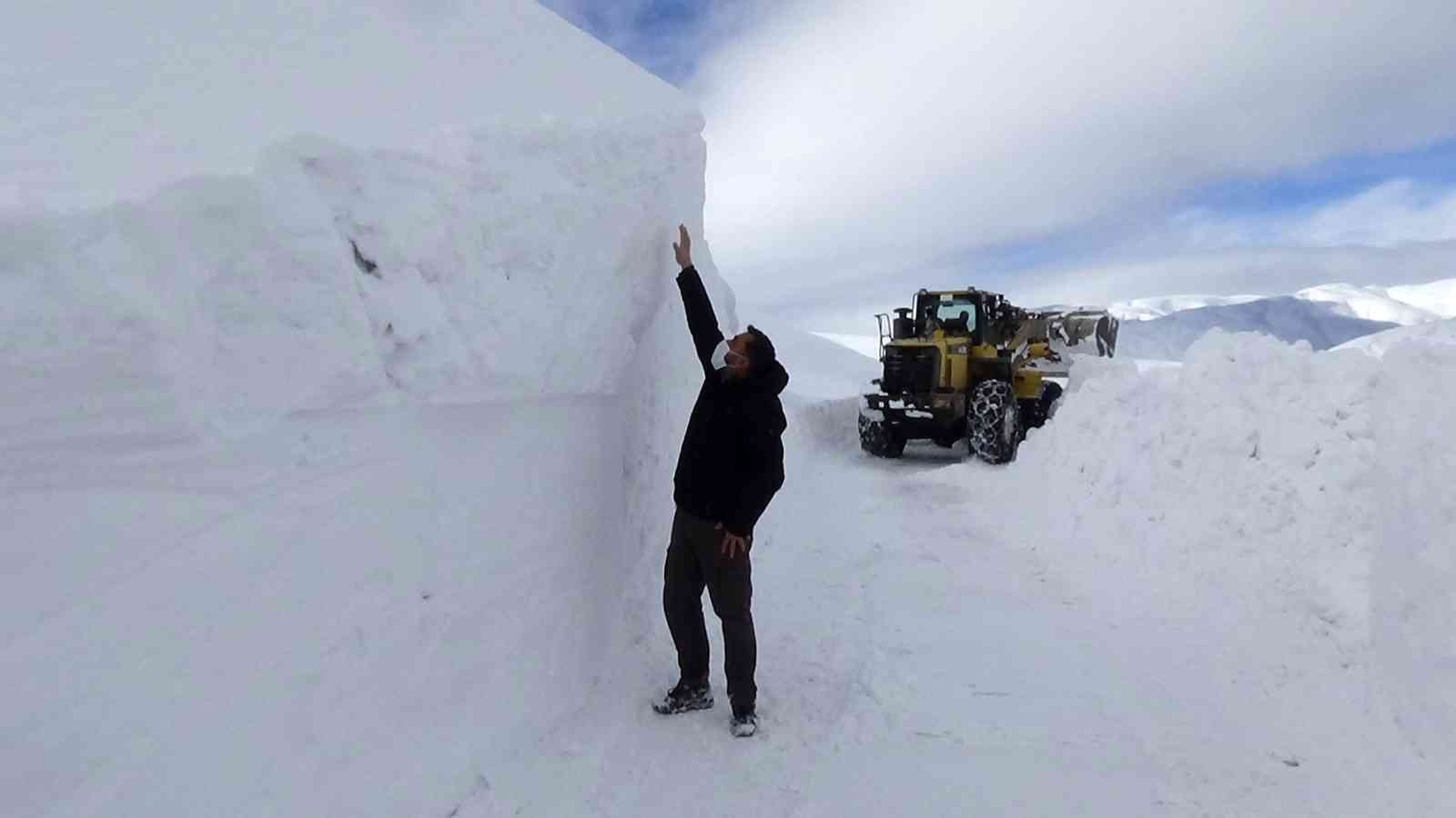 2 bin 500 rakımlı dağ köylerinde karla mücadele sürüyor