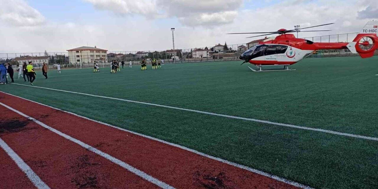 Konya’da maç sırasında helikopter ambulans sahaya indi