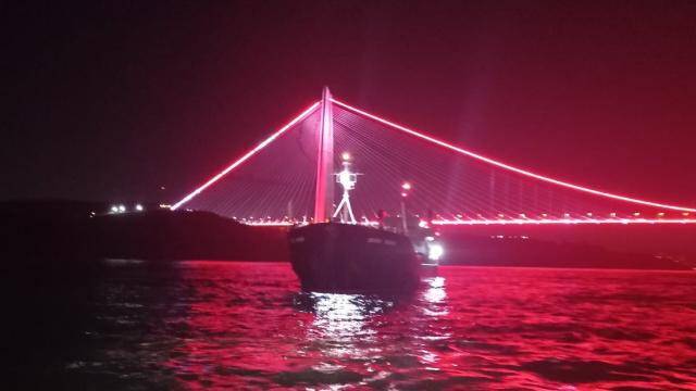 İstanbul Boğazı’nda gemi trafiği çift yönlü askıya alındı