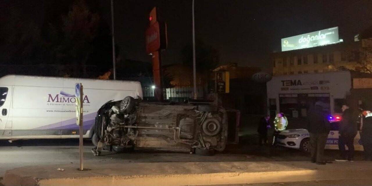 Ümraniye’de ticari araca çarpan otomobil yan yattı