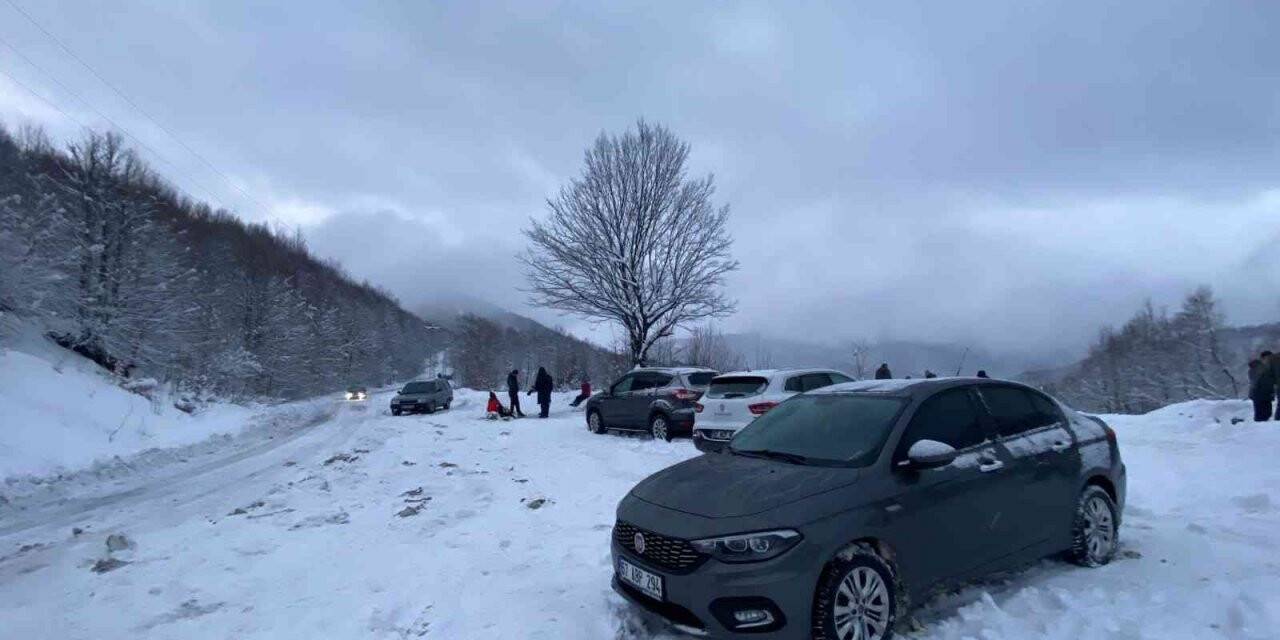Zonguldaklıların hafta sonu karda mangal keyfi