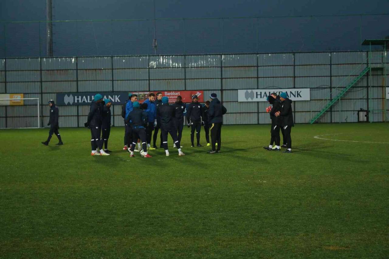 Çaykur Rizespor ara vermeden Antalyaspor hazırlıklarına başladı