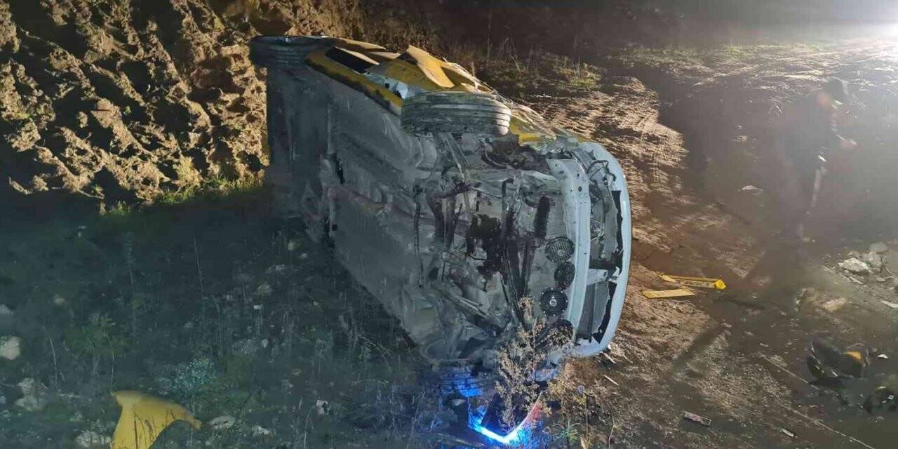 Tire’de taksi uçuruma yuvarlandı: 3 yaralı