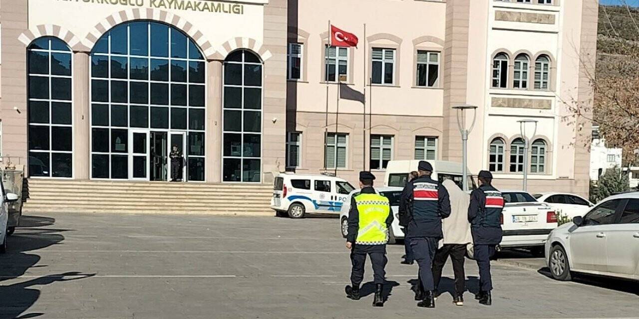 Baz istasyonunu soydu, kaçamadan yakalandı