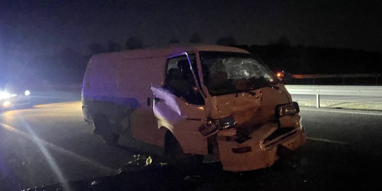 Minibüs kamyonete arkadan çarptı: 1 yaralı