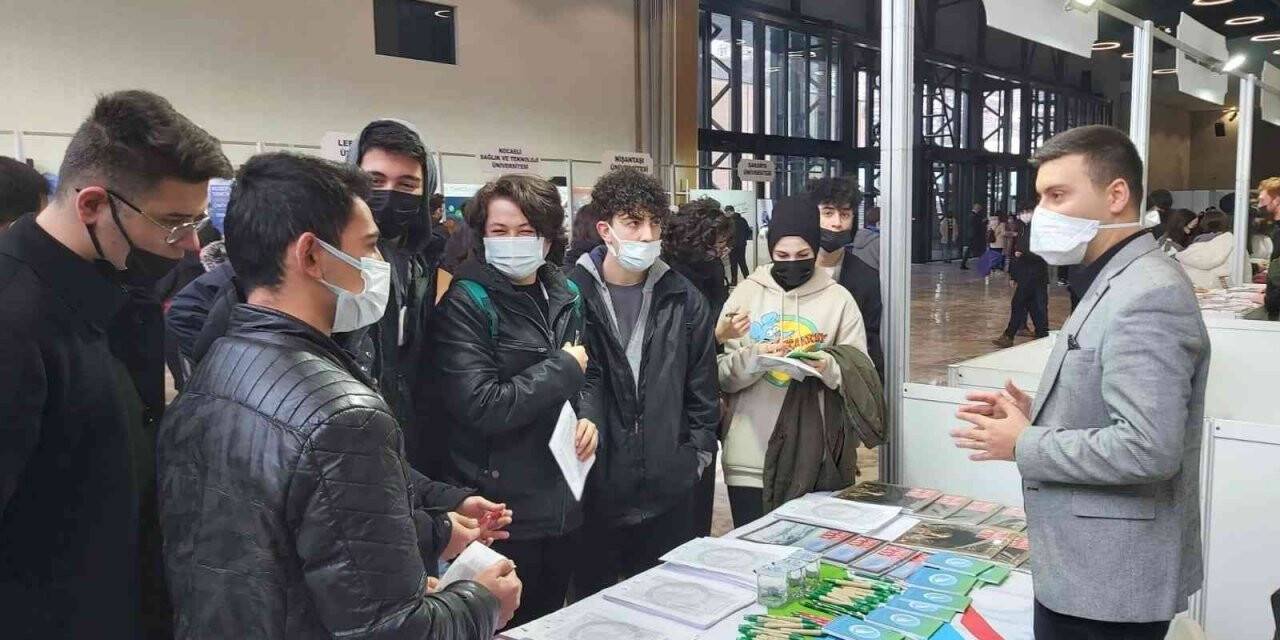 Düzce Üniversitesi Kocaeli’de öğrencilerle buluştu