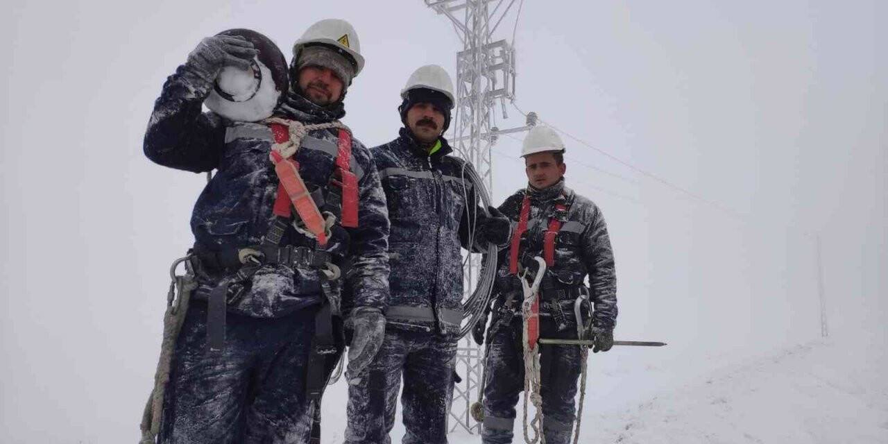 VEDAŞ ekiplerinin zorlu mücadelesi