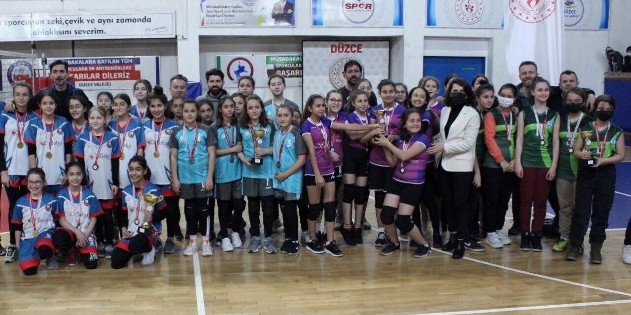 TOKİ Mehmet Akif Ersoy voleybolda şampiyon oldu