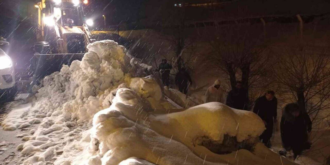 Belediye ekiplerinin 2 bin 400 rakımda içme suyu mücadelesi