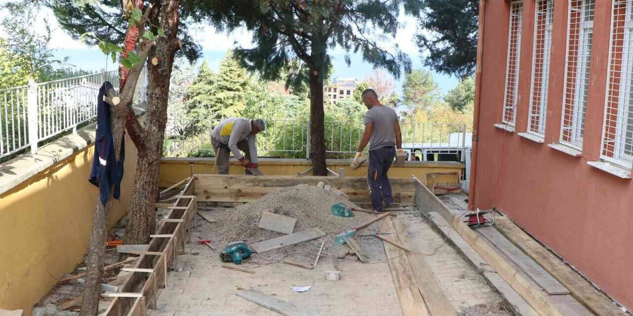 Çınarcık Belediyesi okul bahçesine bocce sahası yaptı