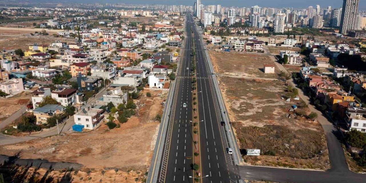 Büyükşehir Belediyesi, geçen yıl 537 bin 298 ton sıcak asfaltla yolları yeniledi