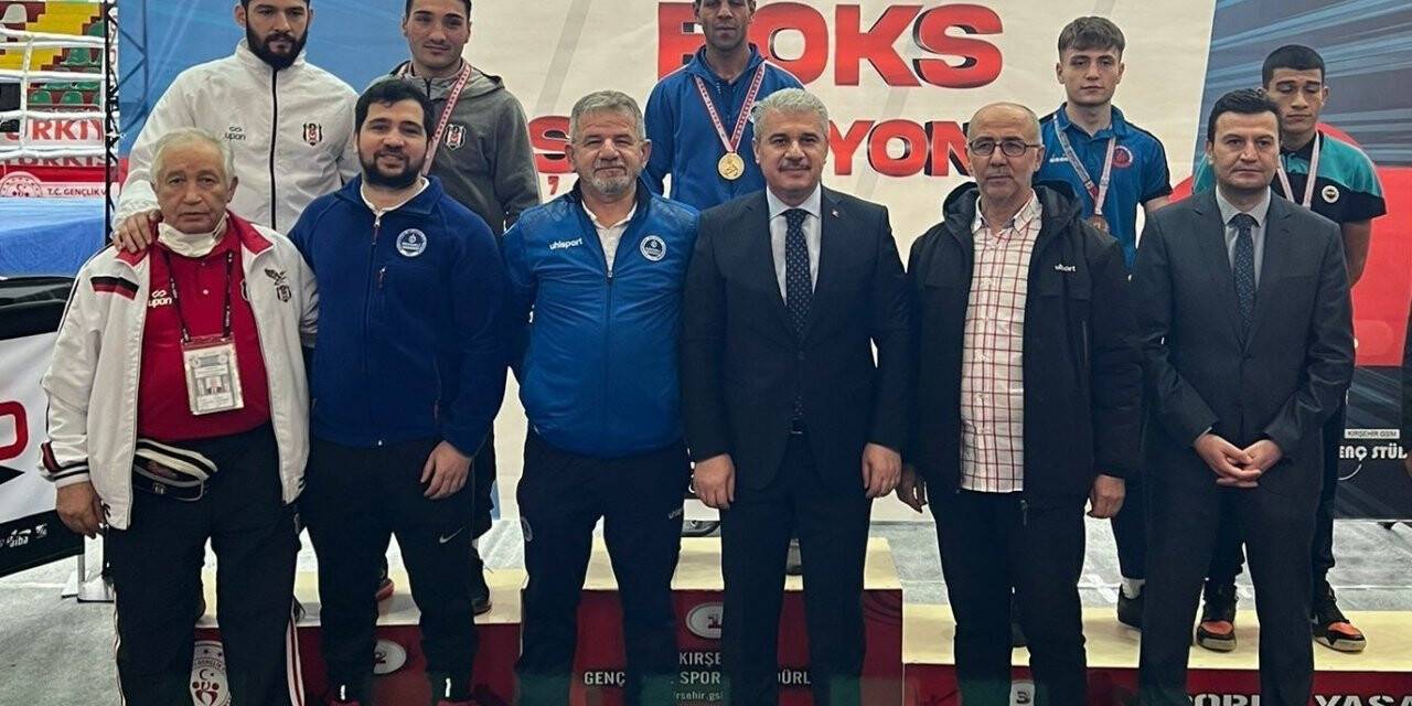 Başarılı eldivenler kürsünün zirvesinde
