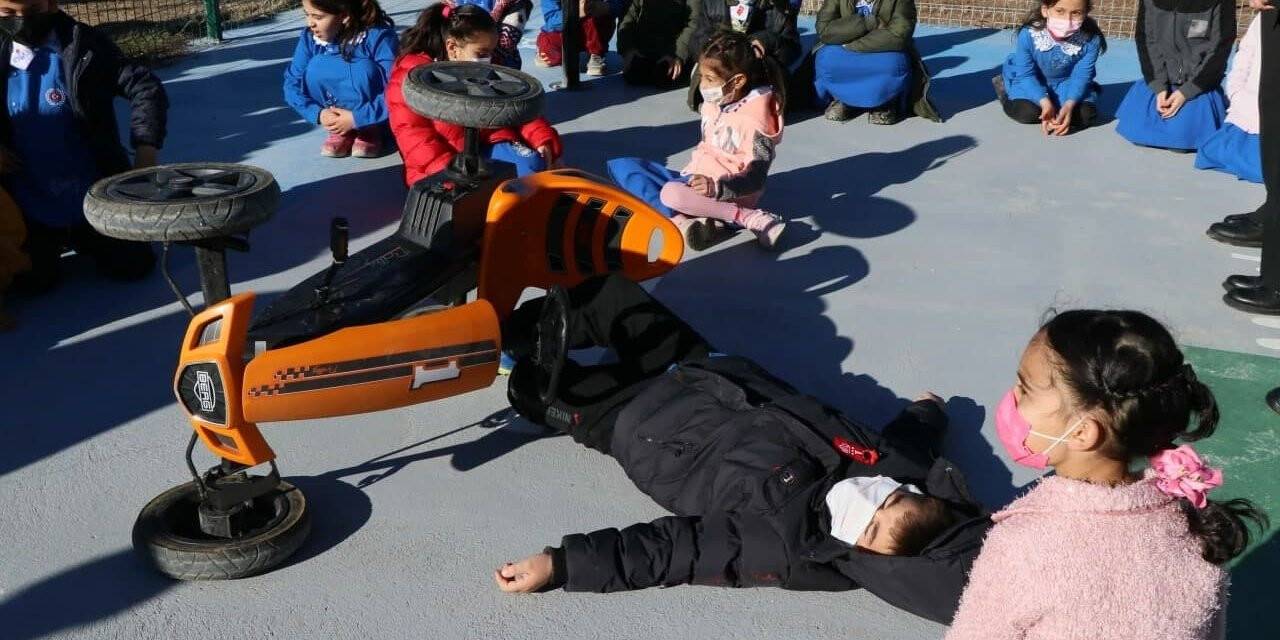 Aksaray jandarmadan gerçeği aratmayan uygulamalı trafik eğitimi