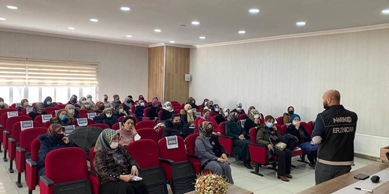 Polis ekiplerinden kadınlara narkotik eğitimi