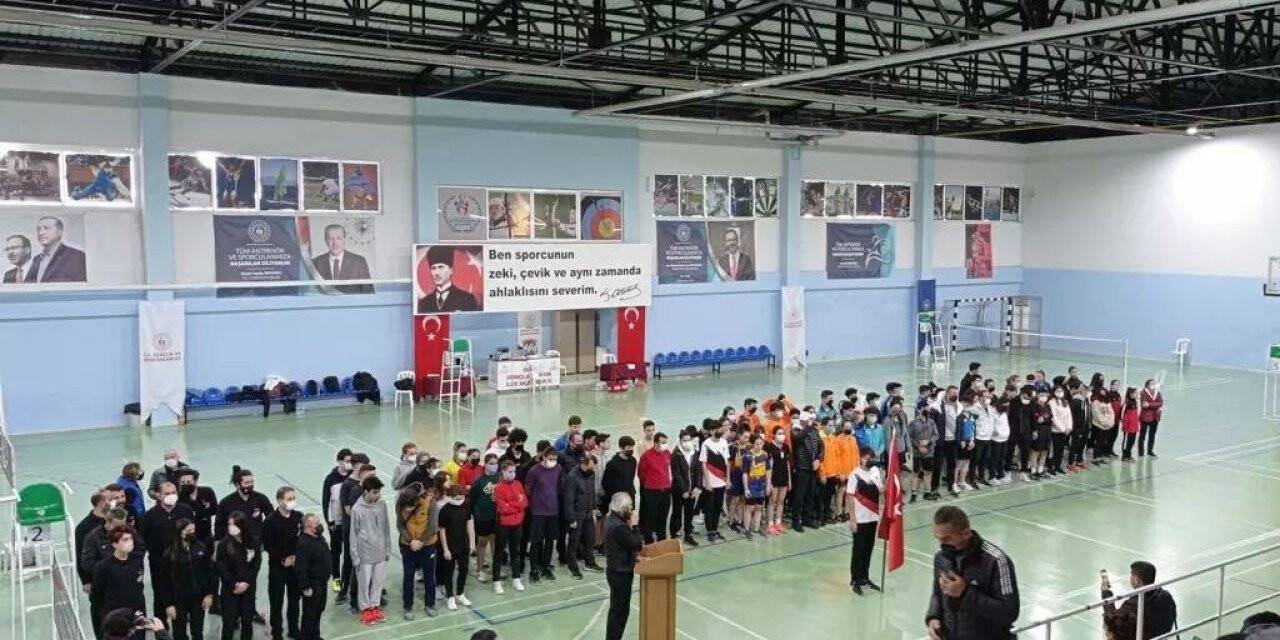 Didim’de badminton turnuvası start aldı