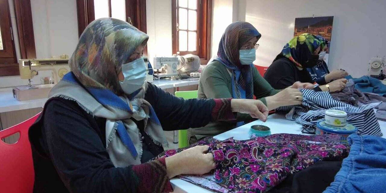 Mahalle konağında aile bütçesine katkı sağlıyorlar