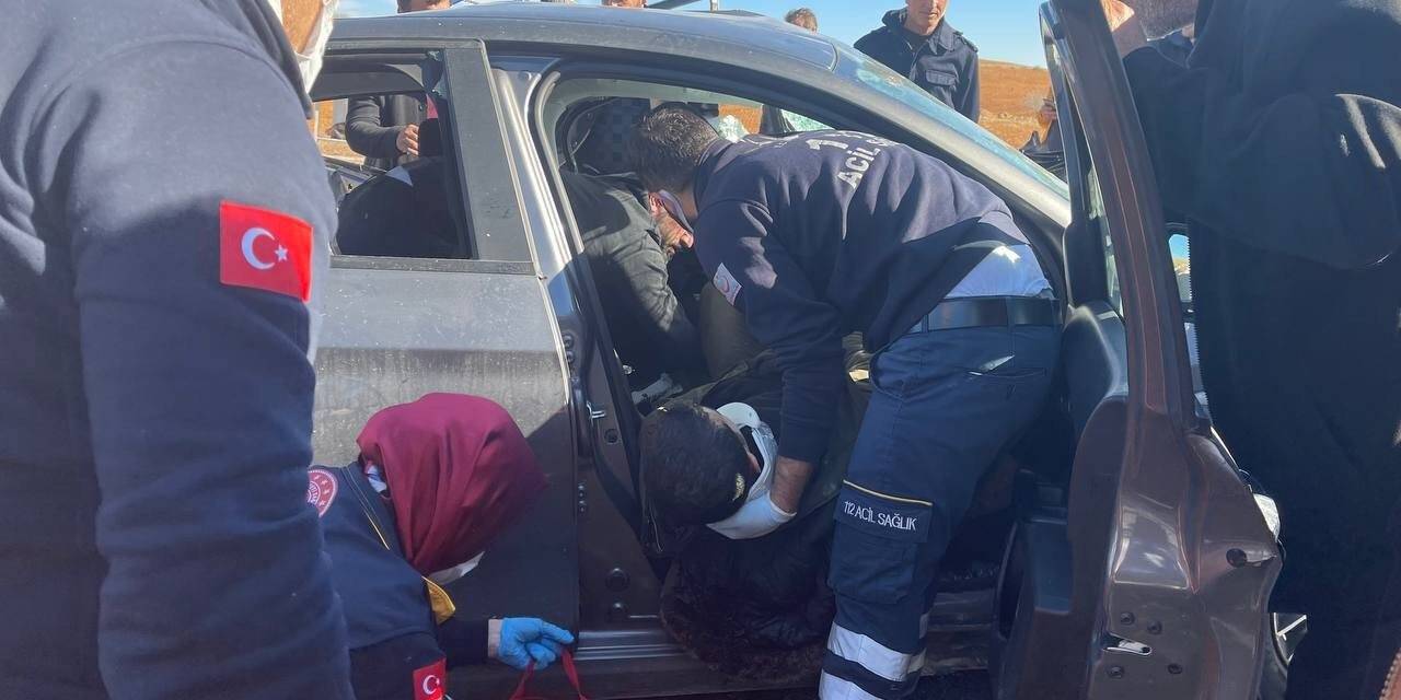 Şanlıurfa’da tır, kamyonet ve otomobil çarpıştı: 1’i asker 3 yaralı