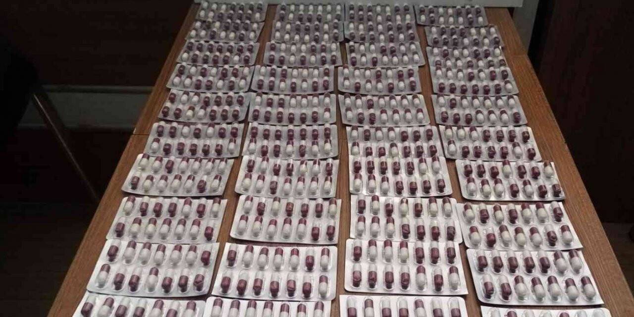 Kula’da durdurulan araçtan 600 adet ’yeşil reçete’ ile satılan hap yakalandı
