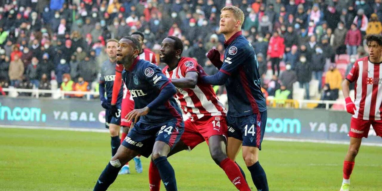 Spor Toto Süper Lig: DG Sivasspor: 1 - Trabzonspor: 1 (İlk yarı)