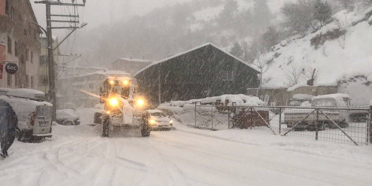 Artvin’e kar geri geldi