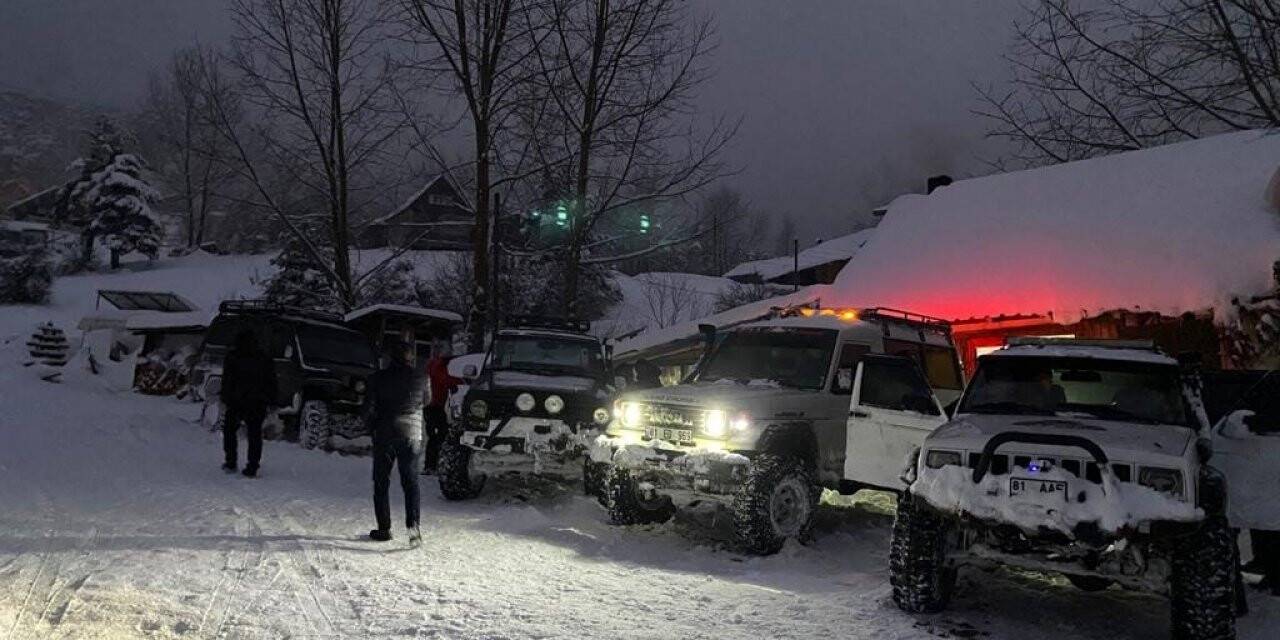 Off-road tutkunları 1 metre karda safari yaptı