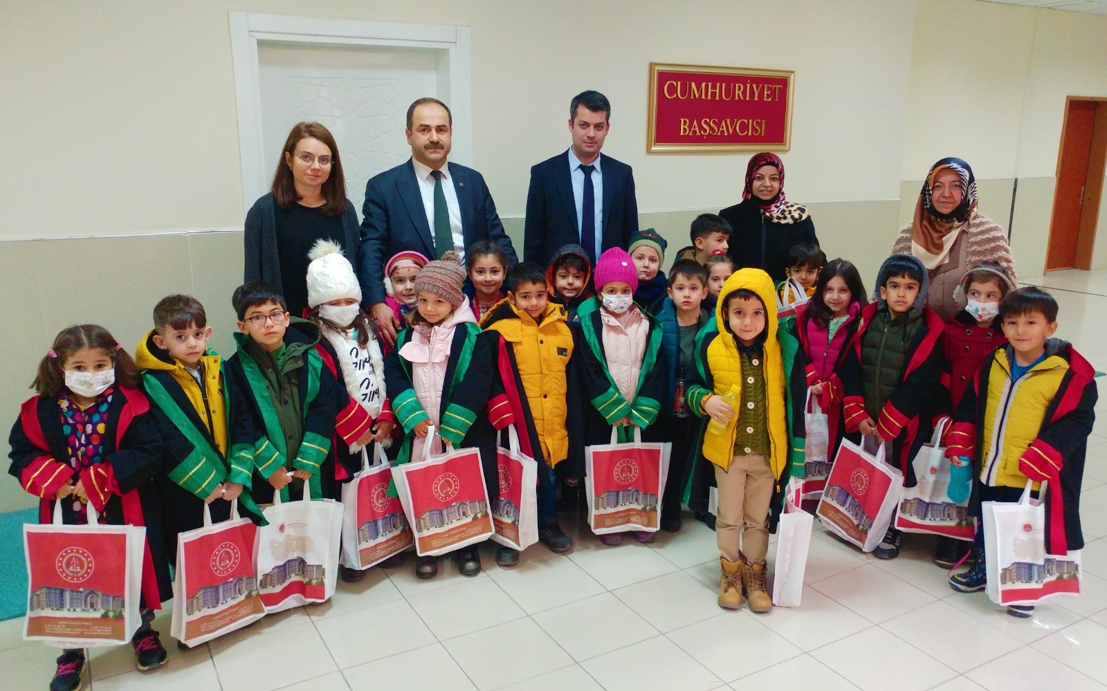 Ereğli'de anaokulu öğrencileri başsavcıyı ziyaret etti