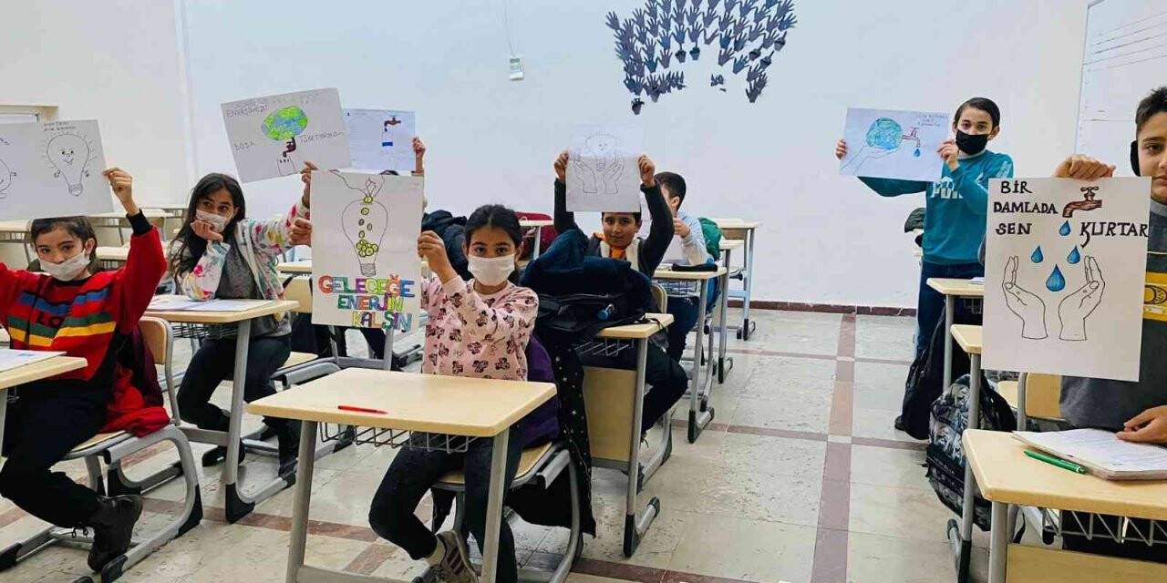 ’Uyanış Gençlik’ enerji tasarrufu haftasını kutladı