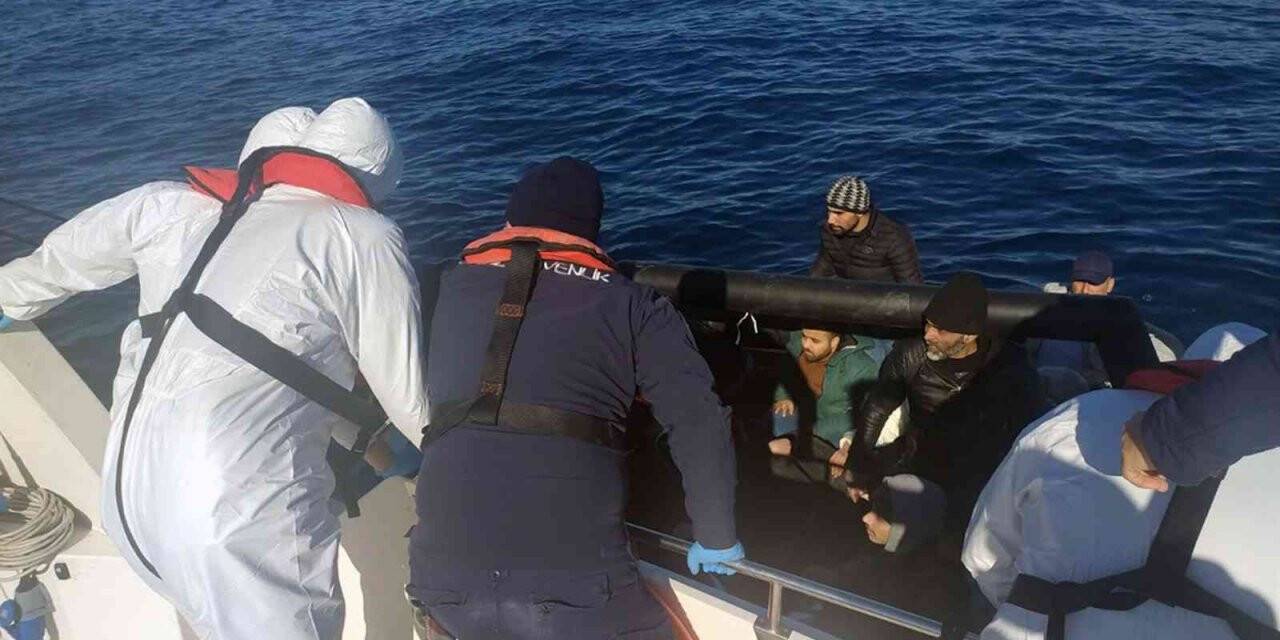 Marmaris’te 16 düzensiz göçmen kurtarıldı