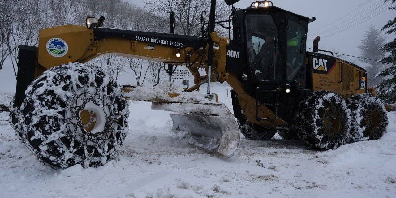 Sakarya’da kardan kapanan 8 mahalle yolu ulaşıma açıldı