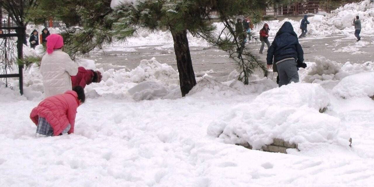 Aslanapa’da okullara 1 günlük kar tatili