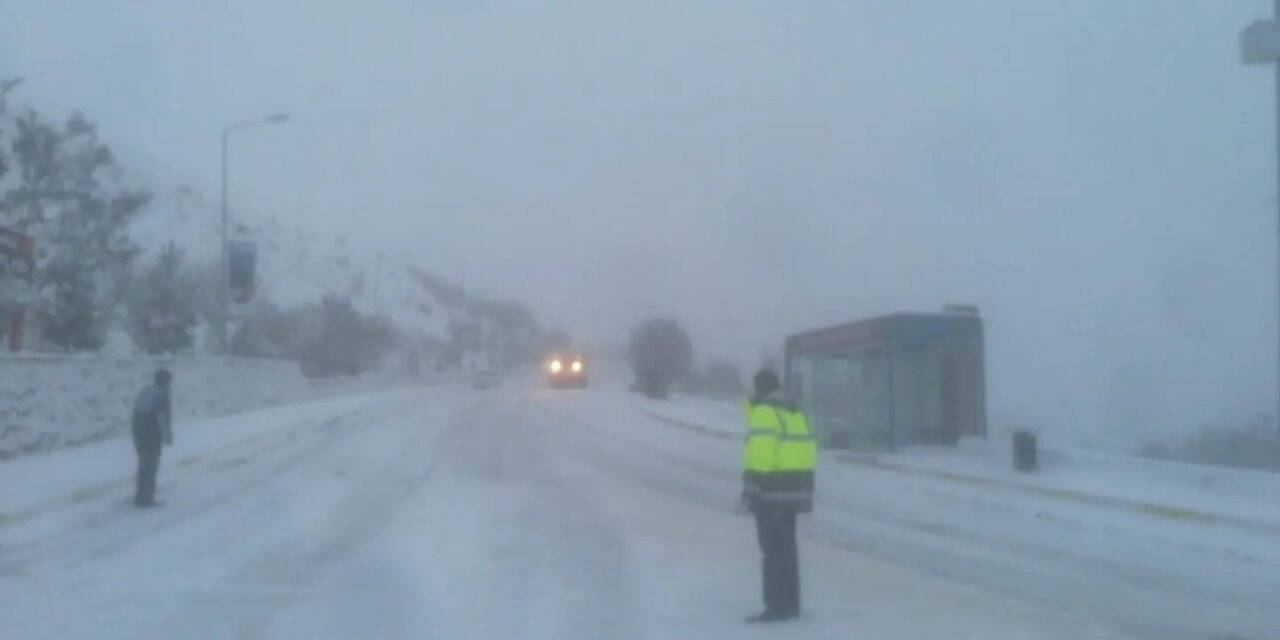 Tunceli’de kar nedeniyle bazı yollar trafiğe kapatıldı