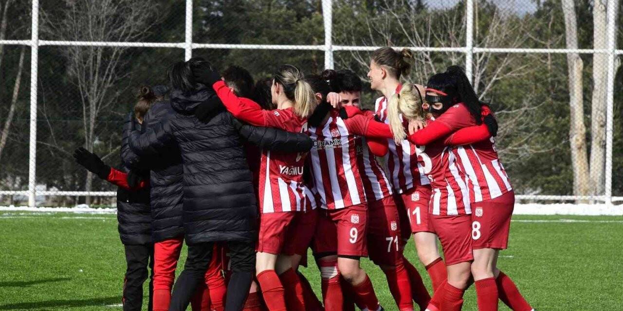 Turkcell Kadın Futbol Süper Ligi: Sivasspor: 2 - İlkadım Belediyesi Yabancılar Pazarı Spor: 1
