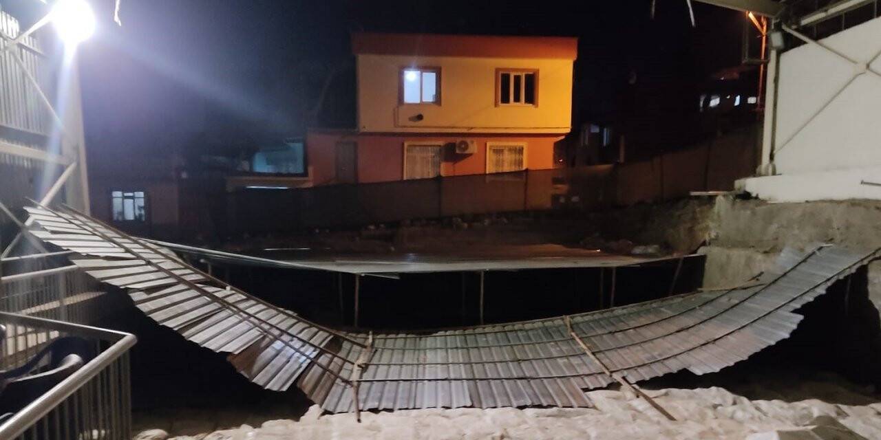 Kahramanmaraş’ta fırtına antik mozaiklerin yüzeyindeki koruma çatıyı kırdı