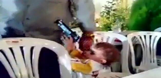 Düğünde dehşet: Bebek, maganda babasını vurdu VİDEO